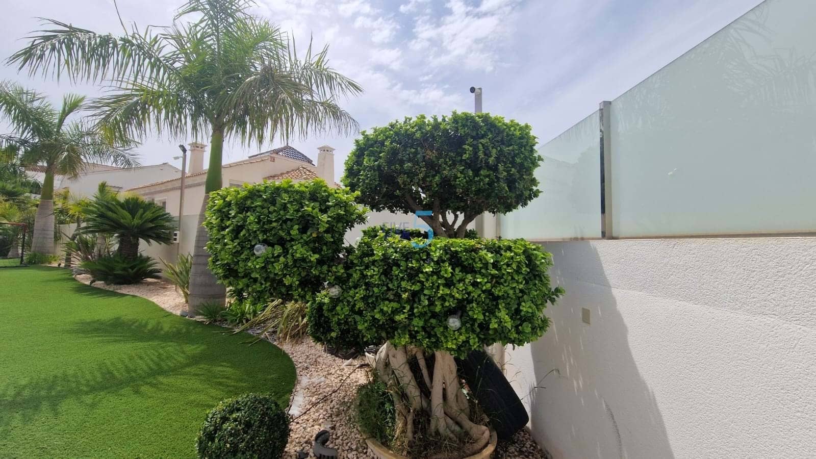 4 bedroom Villa for sale in Villamartin with pool garage - € 950,000 (Ref: 9057194)