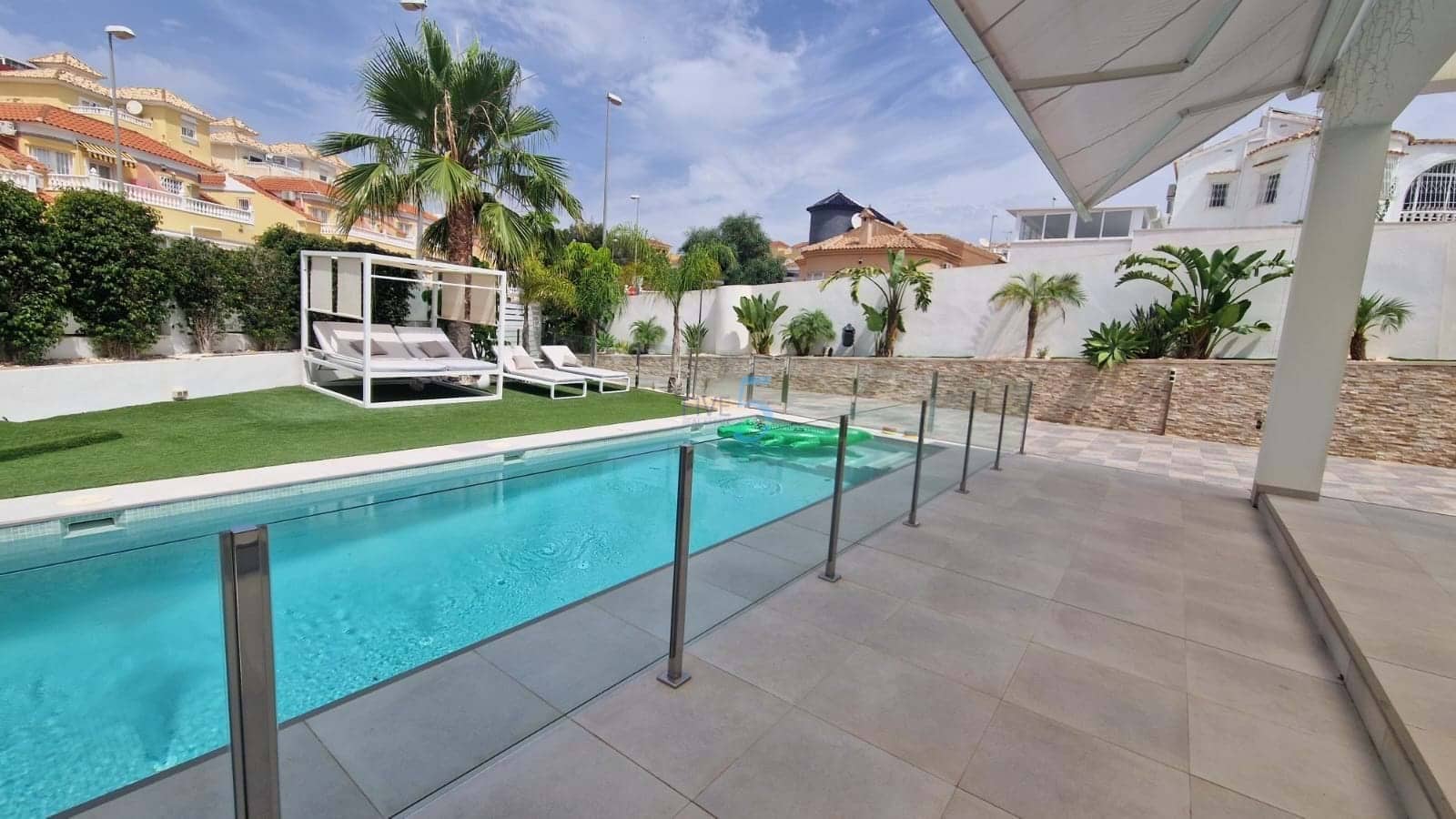 4 bedroom Villa for sale in Villamartin with pool garage - € 950,000 (Ref: 9057194)