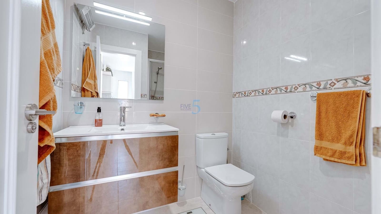 3 soverom Kjedet enebolig til salgs i Rojales med svømmebasseng garasje - € 235 000 (Ref: 9064410)