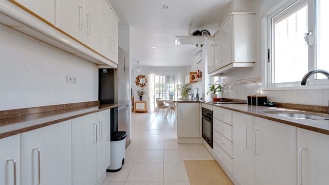 3 bedroom Semi-detached Villa for sale in Rojales with pool garage - € 235,000 (Ref: 9064410)