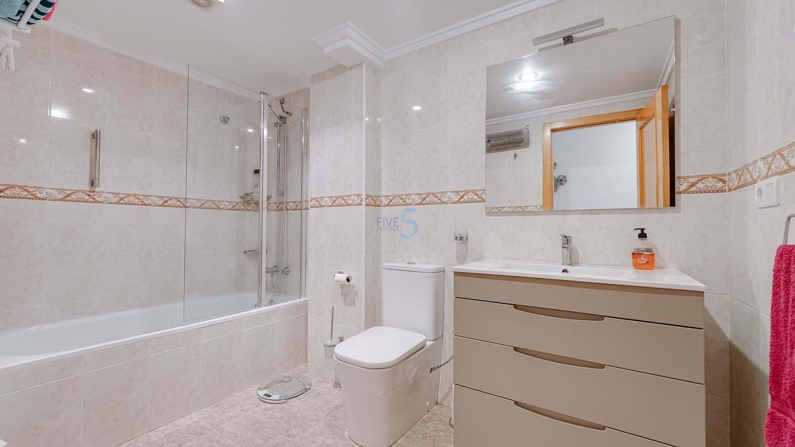 3 soverom Kjedet enebolig til salgs i Rojales med svømmebasseng garasje - € 235 000 (Ref: 9064410)