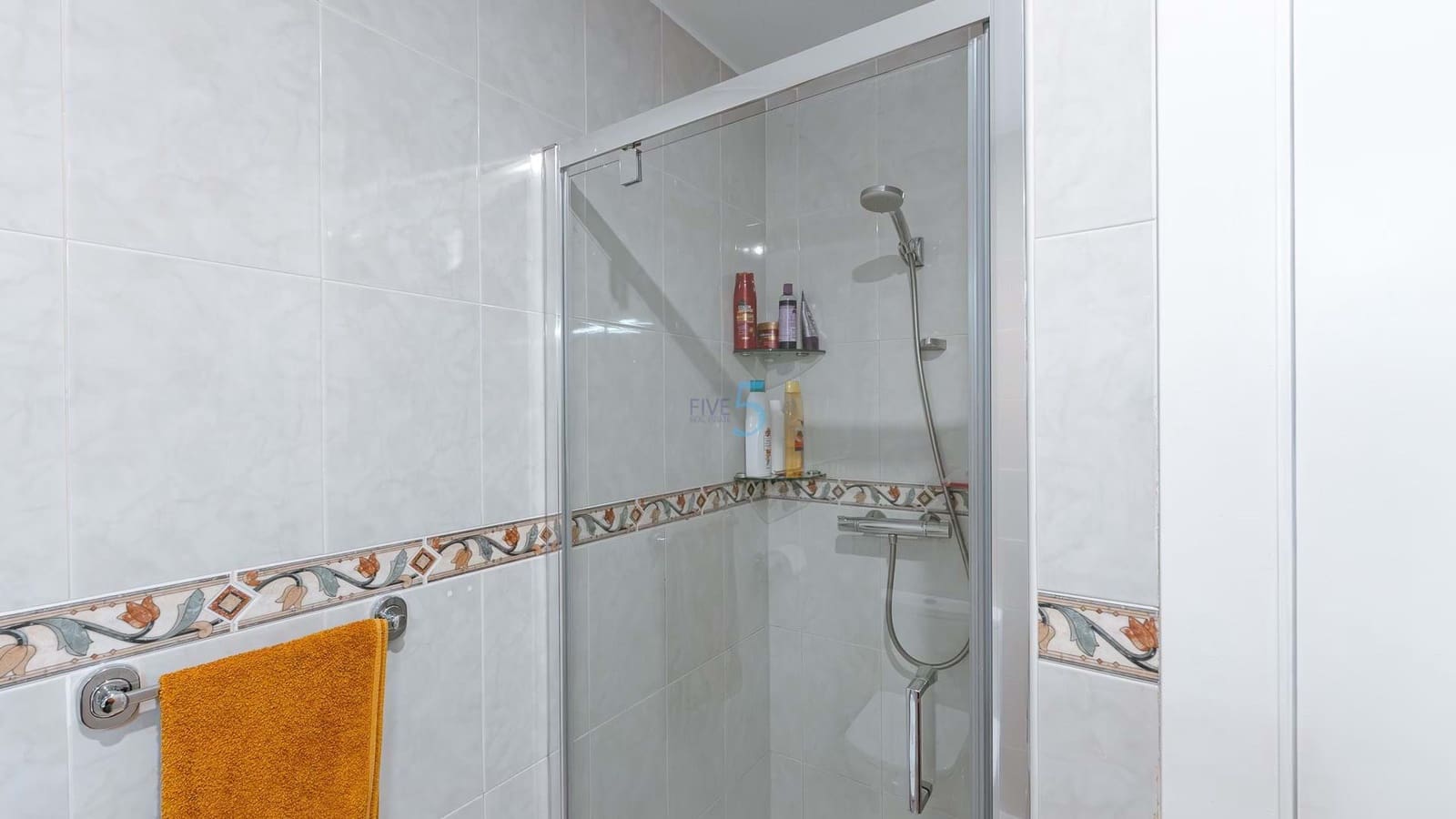 3 soverom Kjedet enebolig til salgs i Rojales med svømmebasseng garasje - € 235 000 (Ref: 9064410)