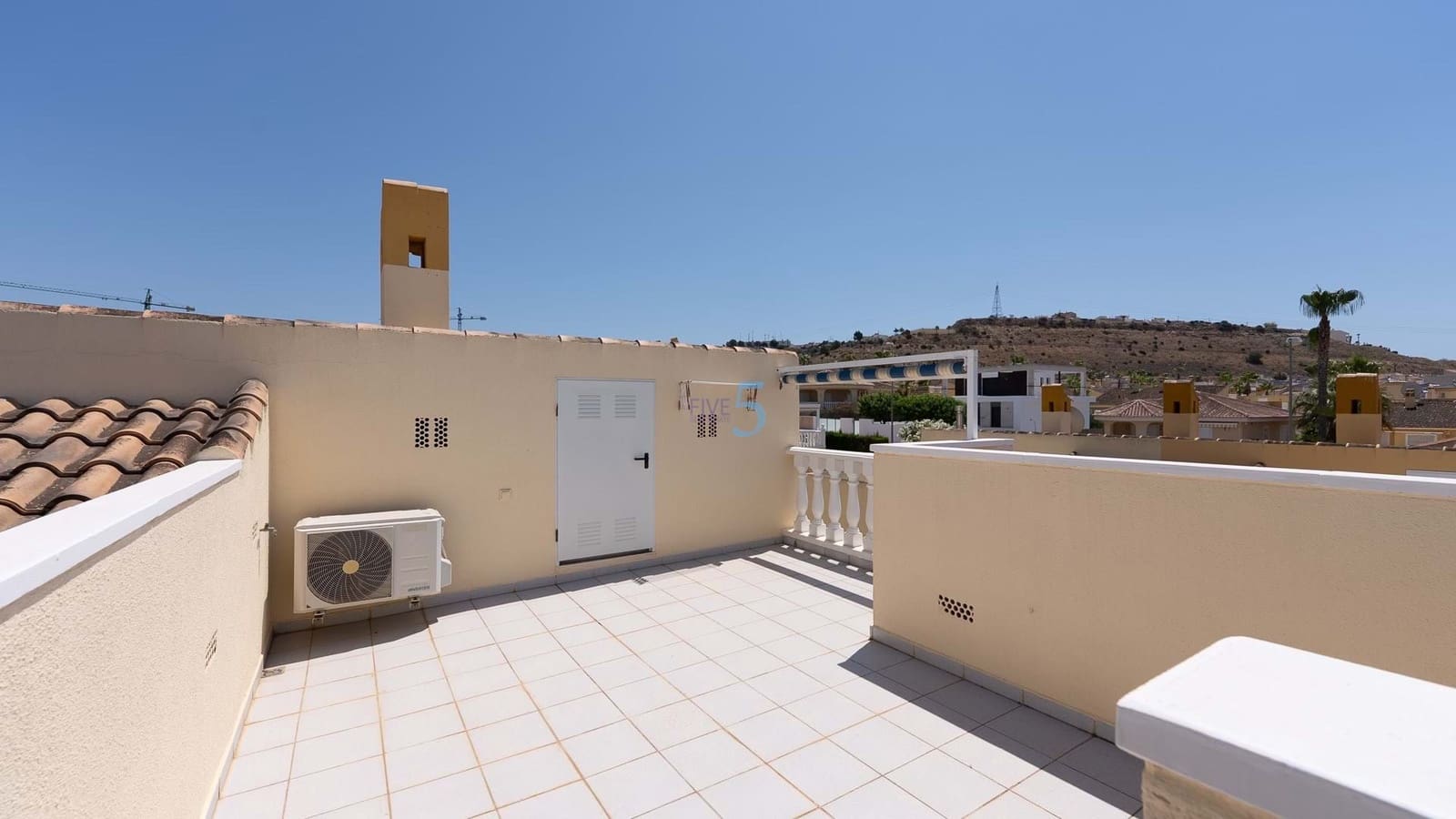 3 soverom Kjedet enebolig til salgs i Rojales med svømmebasseng garasje - € 235 000 (Ref: 9064410)