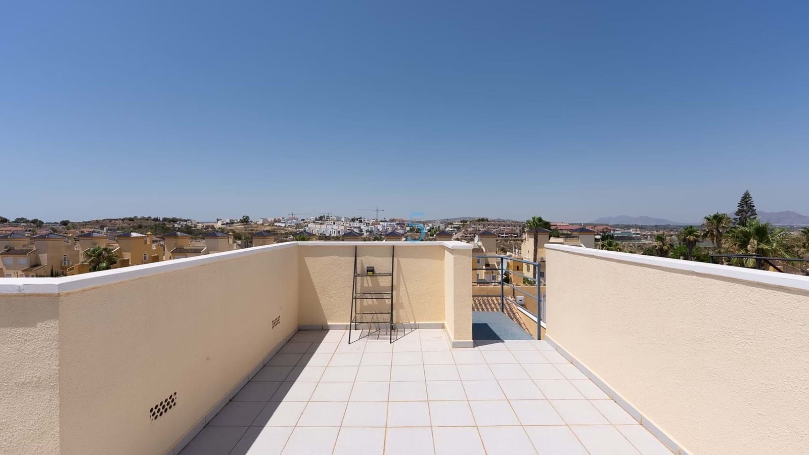 3 soverom Kjedet enebolig til salgs i Rojales med svømmebasseng garasje - € 235 000 (Ref: 9064410)