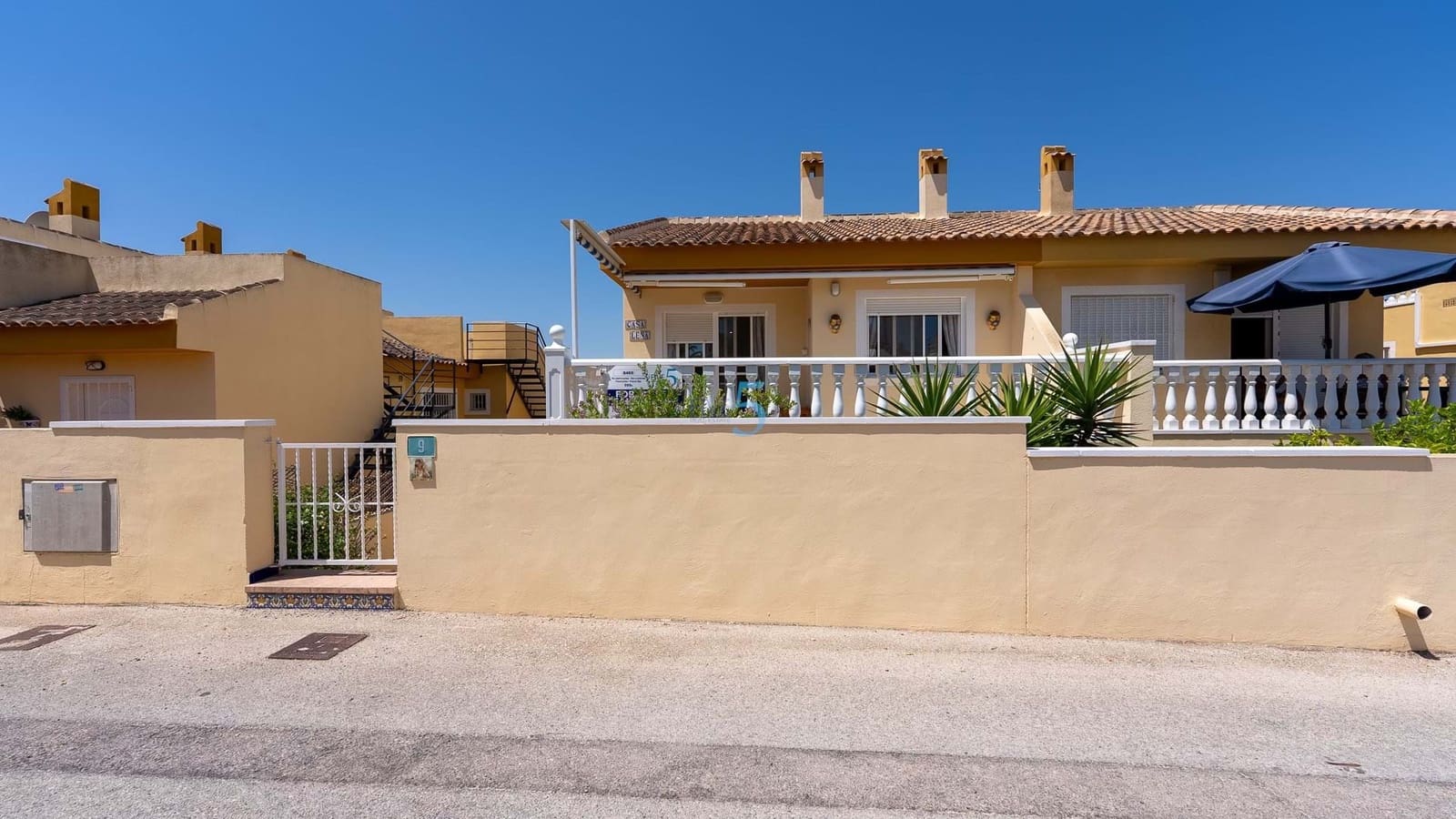 3 soverom Kjedet enebolig til salgs i Rojales med svømmebasseng garasje - € 235 000 (Ref: 9064410)