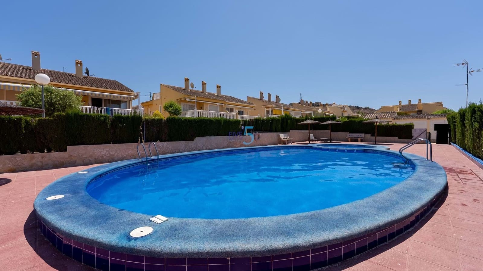 3 soverom Kjedet enebolig til salgs i Rojales med svømmebasseng garasje - € 235 000 (Ref: 9064410)