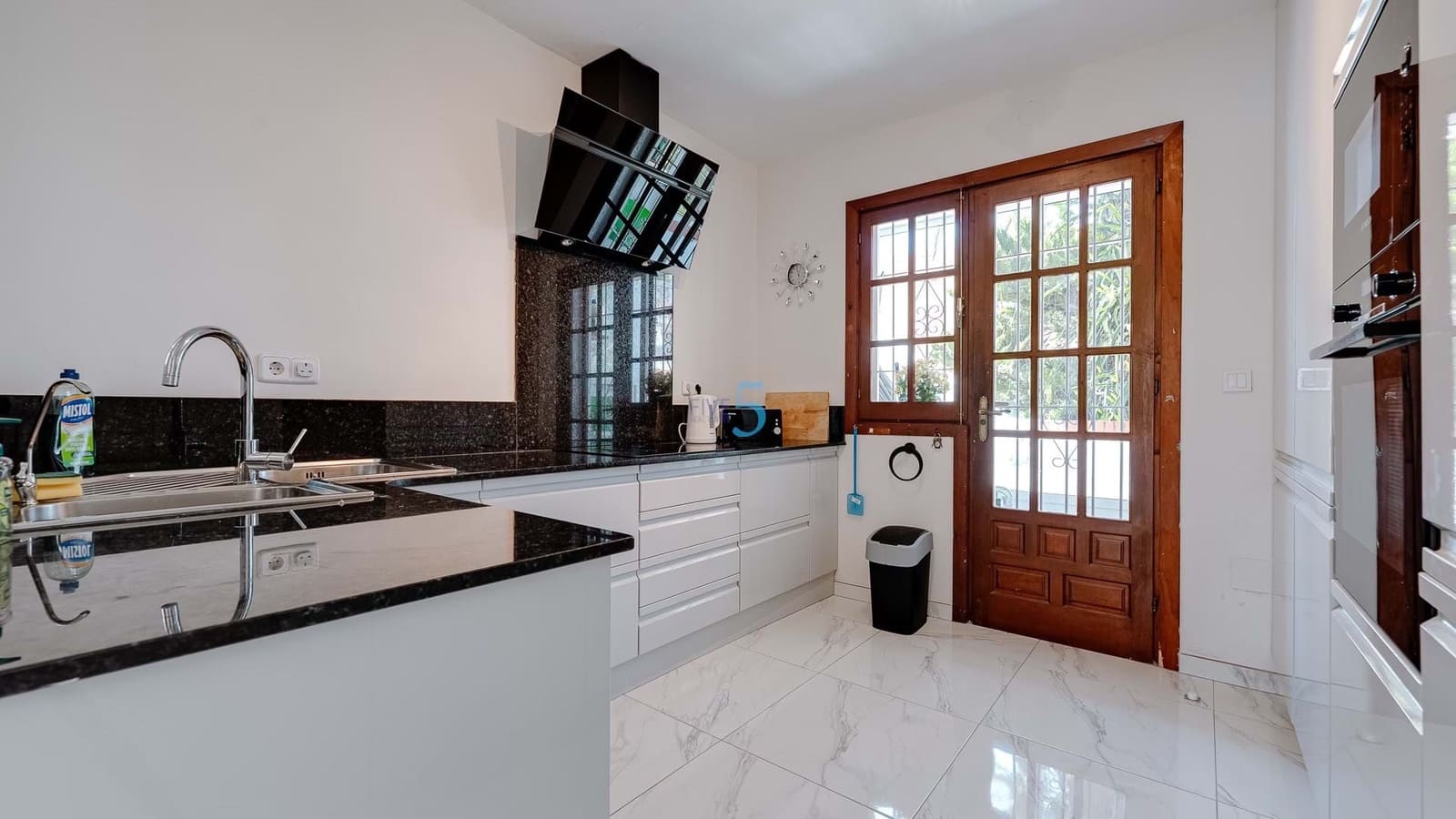 2 soveværelse Lejlighed til salg i Los Urrutias med swimmingpool garage - € 159.950 (Ref: 9070664)