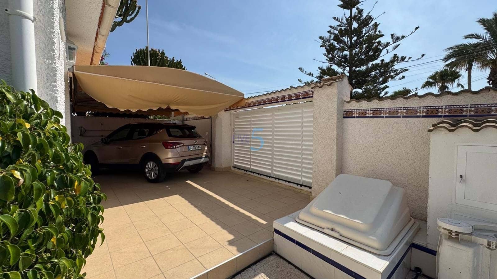 3 makuuhuone Huvila myytävänä paikassa Ciudad Quesada mukana uima-altaan - 499 999 € (Ref: 9072997)