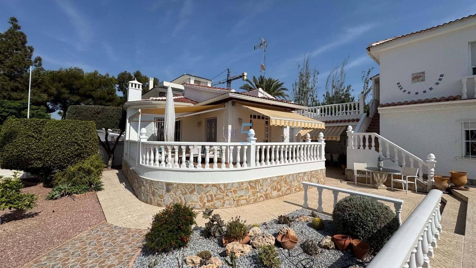 3 makuuhuone Huvila myytävänä paikassa Ciudad Quesada mukana uima-altaan - 499 999 € (Ref: 9072997)