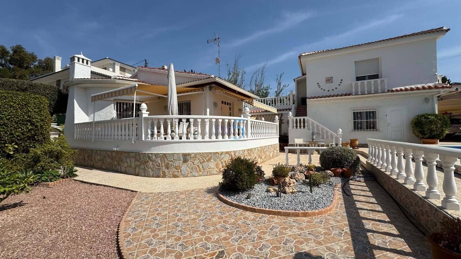 3 makuuhuone Huvila myytävänä paikassa Ciudad Quesada mukana uima-altaan - 499 999 € (Ref: 9072997)