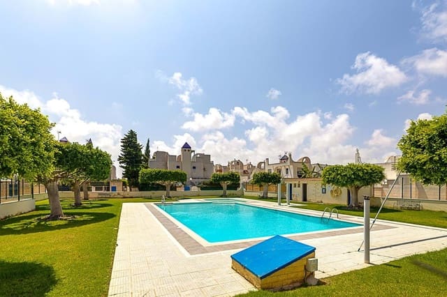 1 soveværelse Semi-Rækkehus til salg i Torrevieja med swimmingpool - € 160.000 (Ref: 9074563)