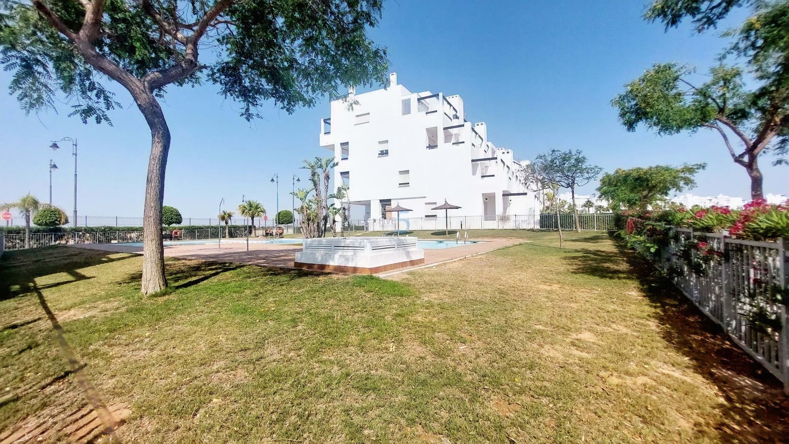 2 makuuhuone Huoneisto myytävänä paikassa Roldan mukana uima-altaan 
autotalli - 150 000 € (Ref: 9075483)