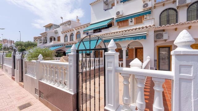 3 soveværelse Byhus til salg i La Mata, Torrevieja med swimmingpool - € 229.995 (Ref: 9095747)