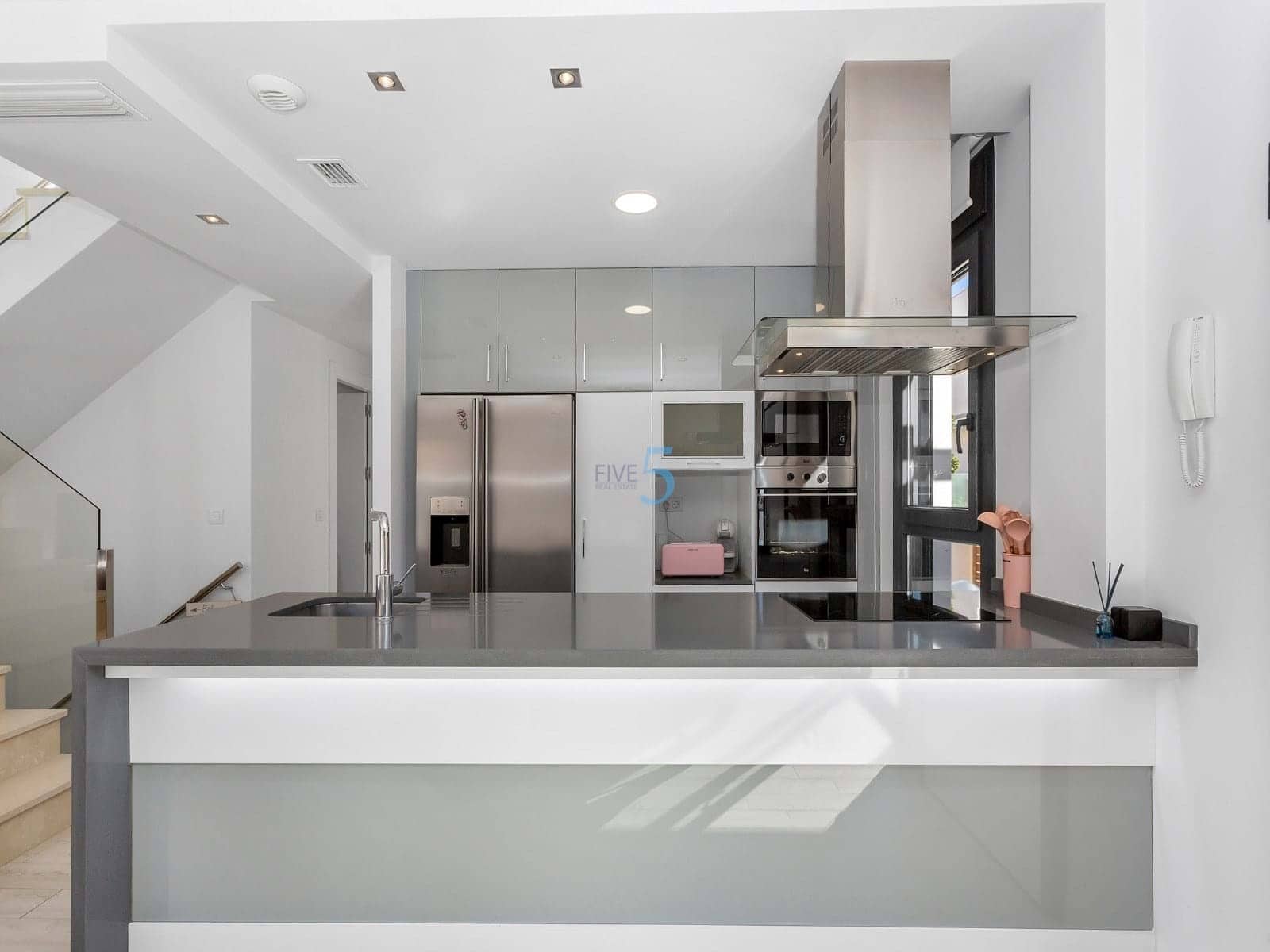 5 chambre Villa/Maison à vendre à Torrevieja avec piscine - 399 900 € (Ref: 9097621)