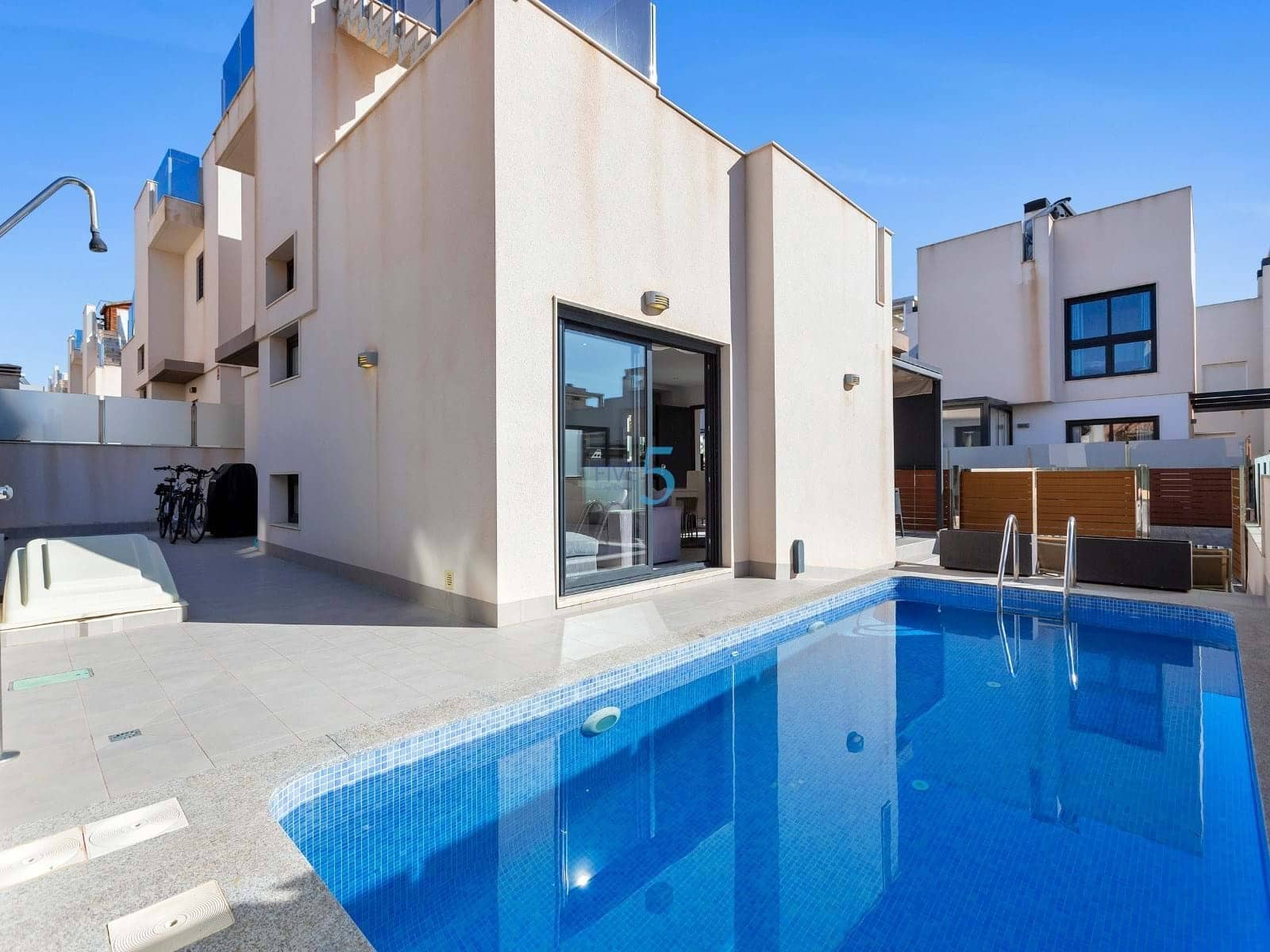 5 chambre Villa/Maison à vendre à Torrevieja avec piscine - 399 900 € (Ref: 9097621)