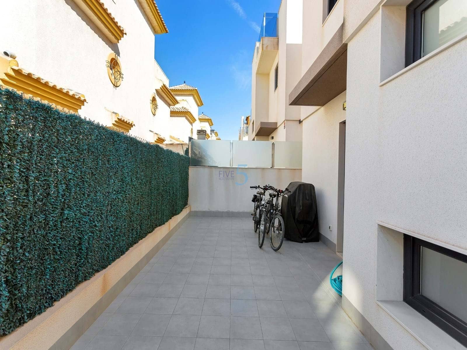 5 chambre Villa/Maison à vendre à Torrevieja avec piscine - 399 900 € (Ref: 9097621)