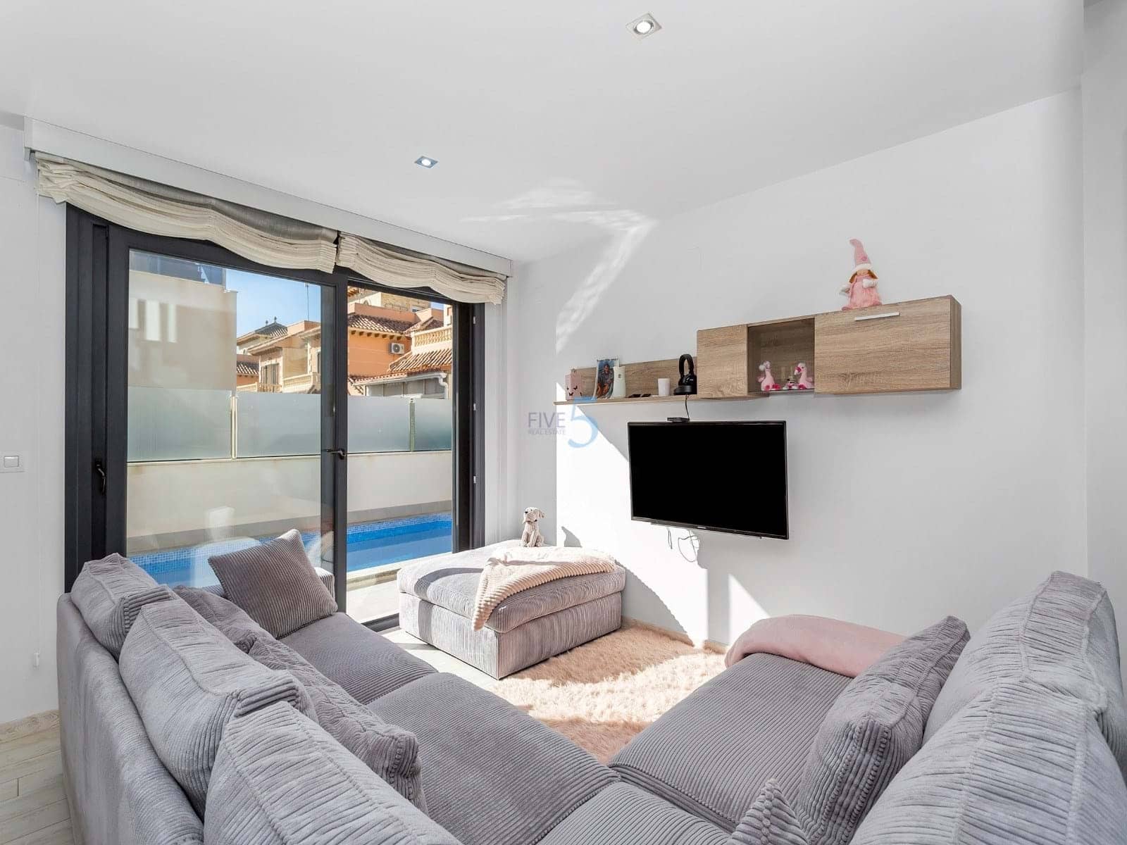 5 chambre Villa/Maison à vendre à Torrevieja avec piscine - 399 900 € (Ref: 9097621)