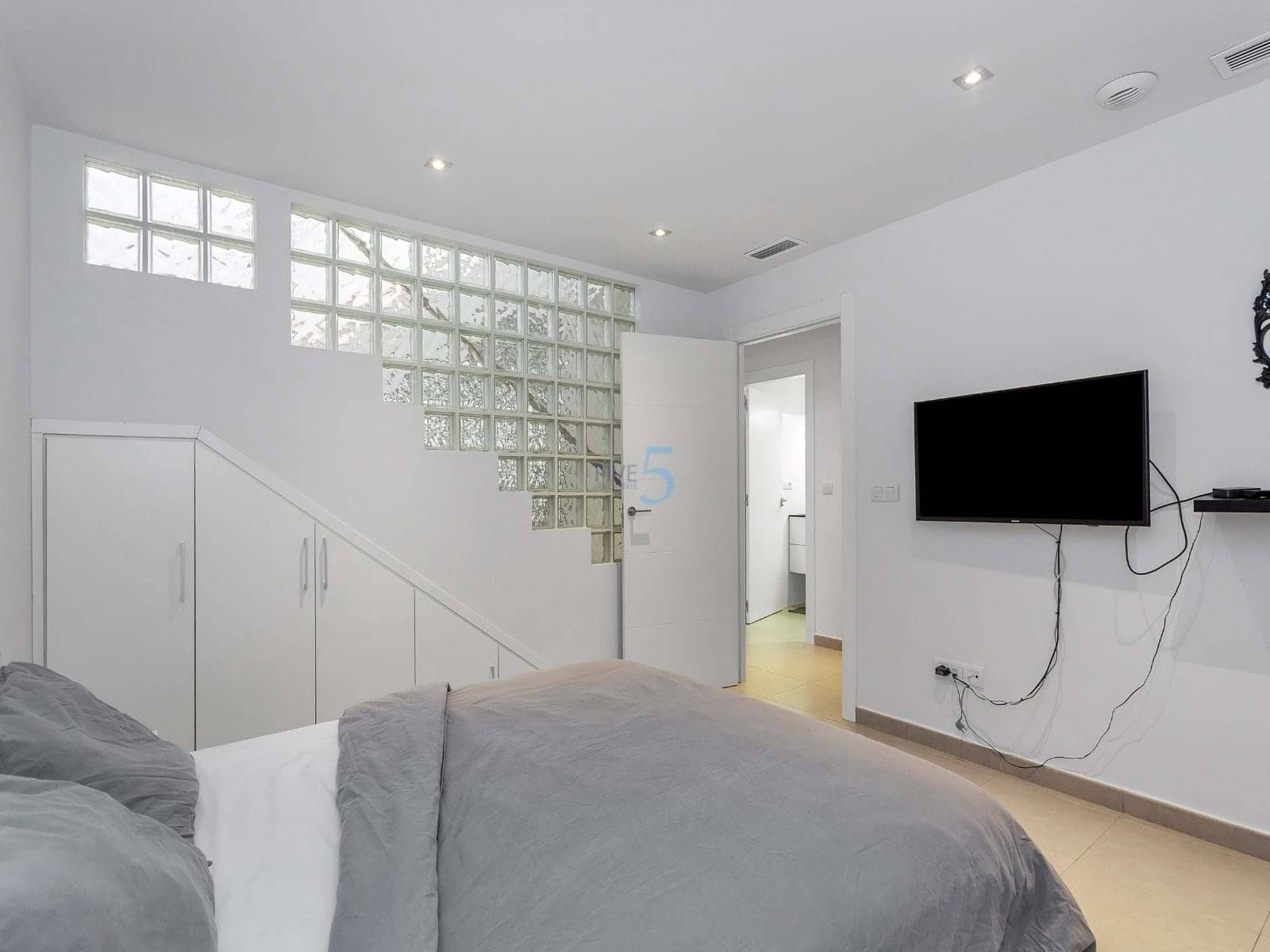 5 chambre Villa/Maison à vendre à Torrevieja avec piscine - 399 900 € (Ref: 9097621)