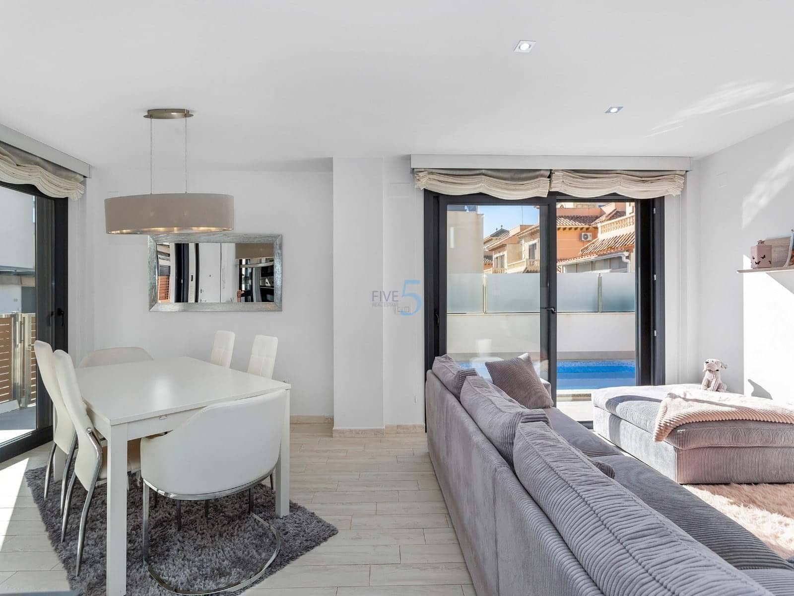 5 chambre Villa/Maison à vendre à Torrevieja avec piscine - 399 900 € (Ref: 9097621)