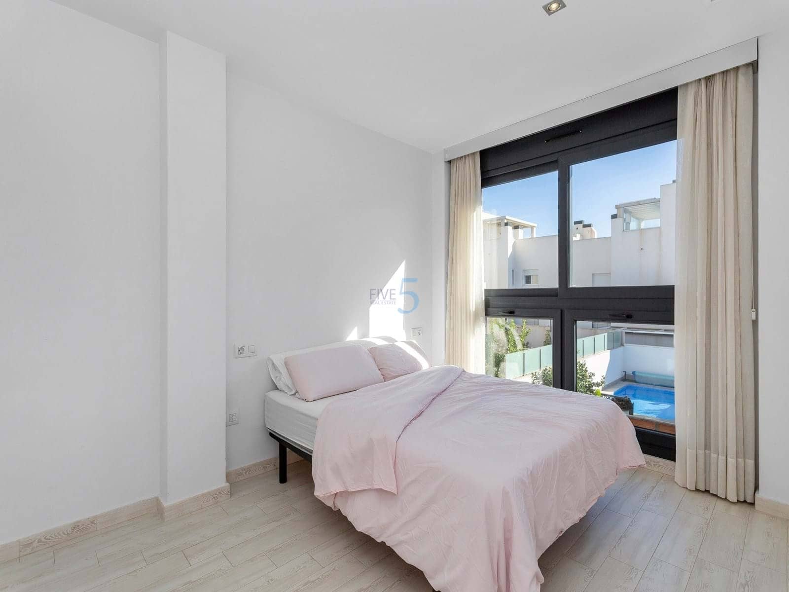 5 chambre Villa/Maison à vendre à Torrevieja avec piscine - 399 900 € (Ref: 9097621)