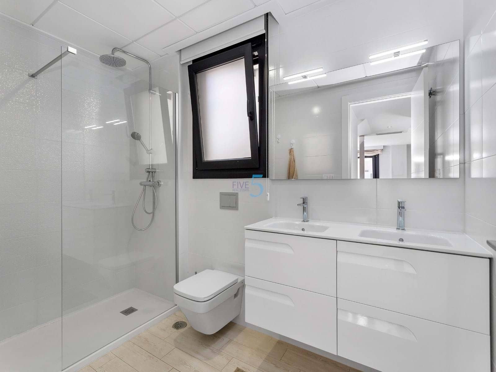 5 chambre Villa/Maison à vendre à Torrevieja avec piscine - 399 900 € (Ref: 9097621)