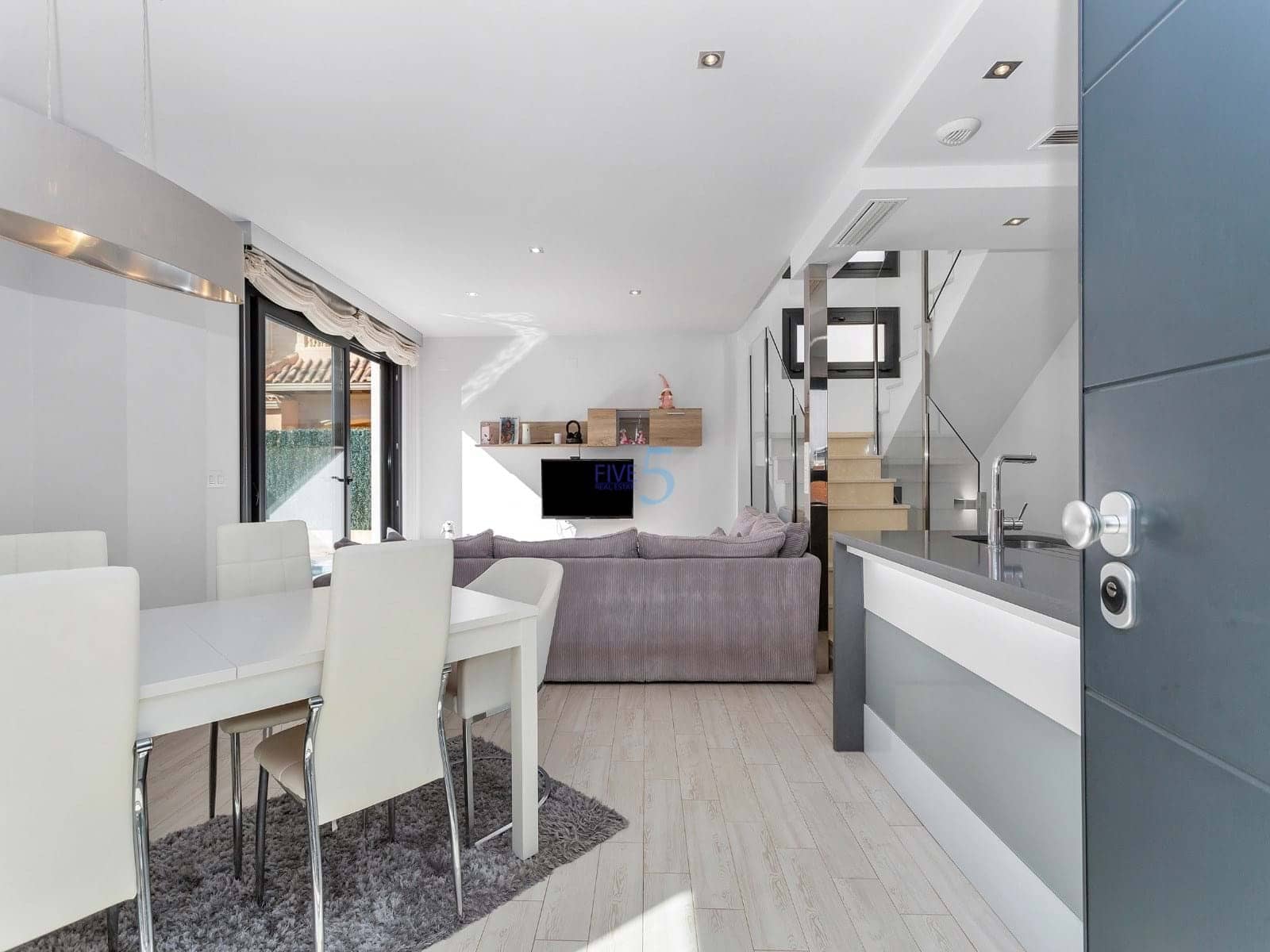 5 chambre Villa/Maison à vendre à Torrevieja avec piscine - 399 900 € (Ref: 9097621)