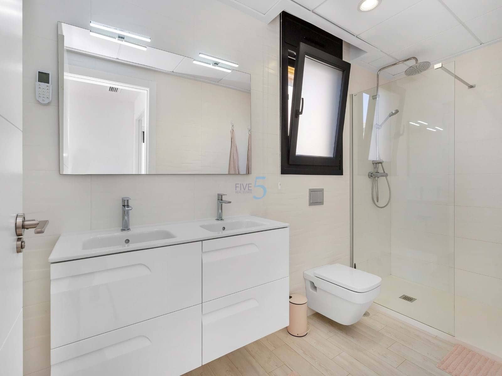 5 chambre Villa/Maison à vendre à Torrevieja avec piscine - 399 900 € (Ref: 9097621)