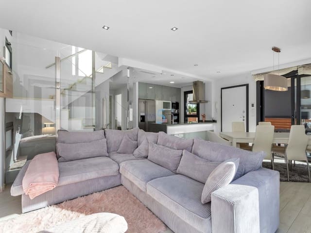 5 chambre Villa/Maison à vendre à Torrevieja avec piscine - 399 900 € (Ref: 9097621)