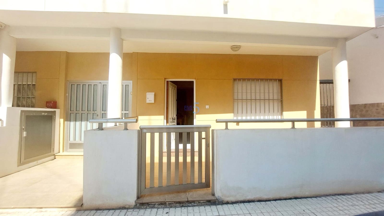 3 bedroom Apartment for sale in Torre de la Horadada - € 210,000 (Ref: 9100312)