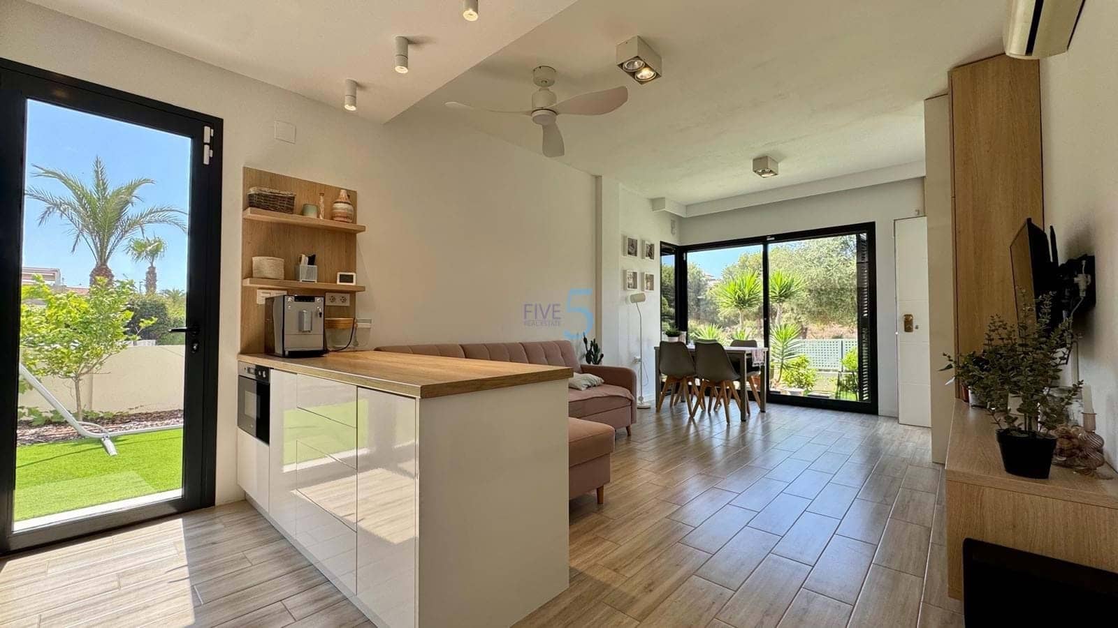 3 bedroom Villa for sale in La Zenia with pool - € 519,900 (Ref: 9100313)