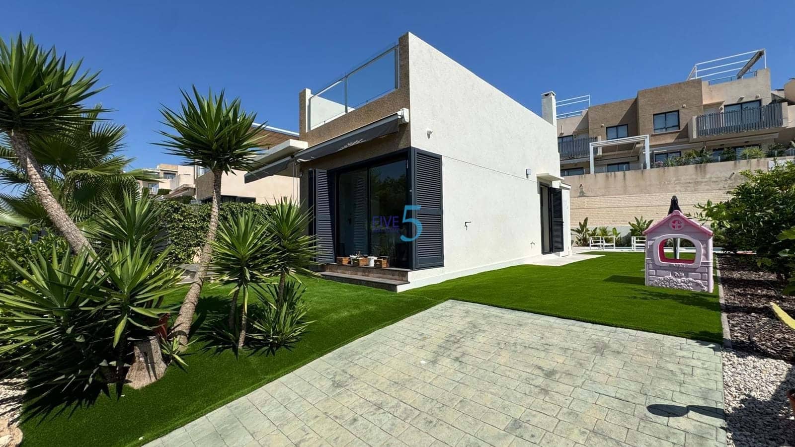 3 bedroom Villa for sale in La Zenia with pool - € 519,900 (Ref: 9100313)
