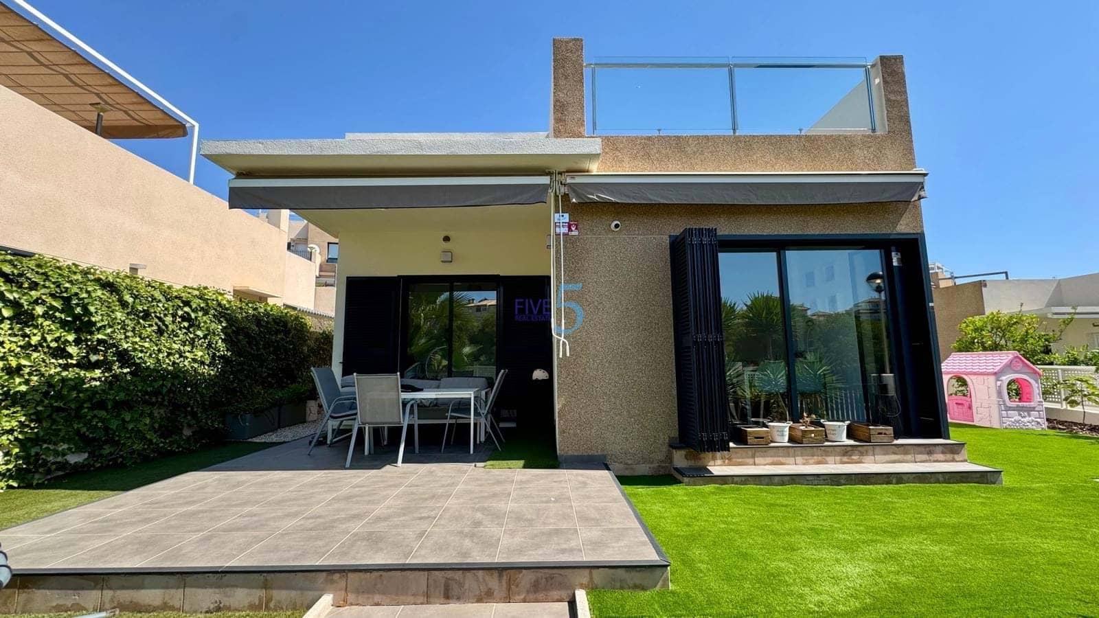 3 bedroom Villa for sale in La Zenia with pool - € 519,900 (Ref: 9100313)