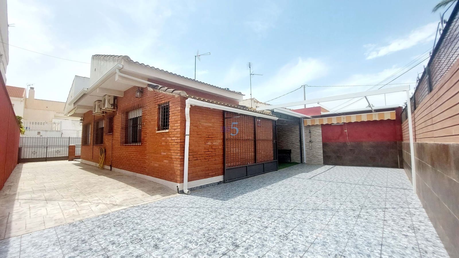 3 makuuhuone Huvila myytävänä paikassa Lo Pagan mukana 
autotalli - 235 000 € (Ref: 9101681)