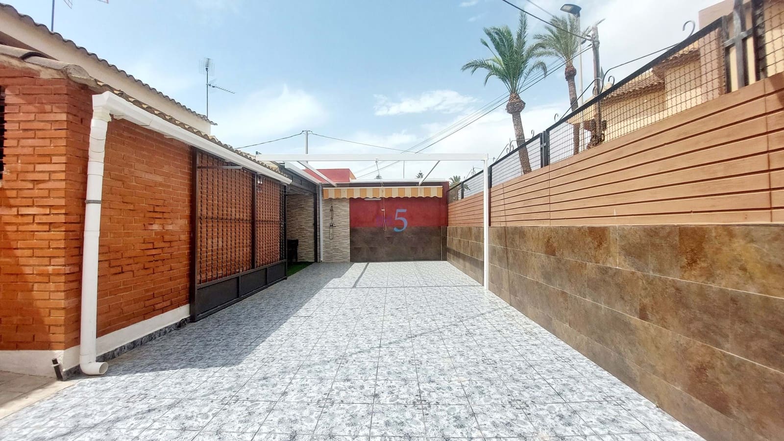 3 makuuhuone Huvila myytävänä paikassa Lo Pagan mukana 
autotalli - 235 000 € (Ref: 9101681)