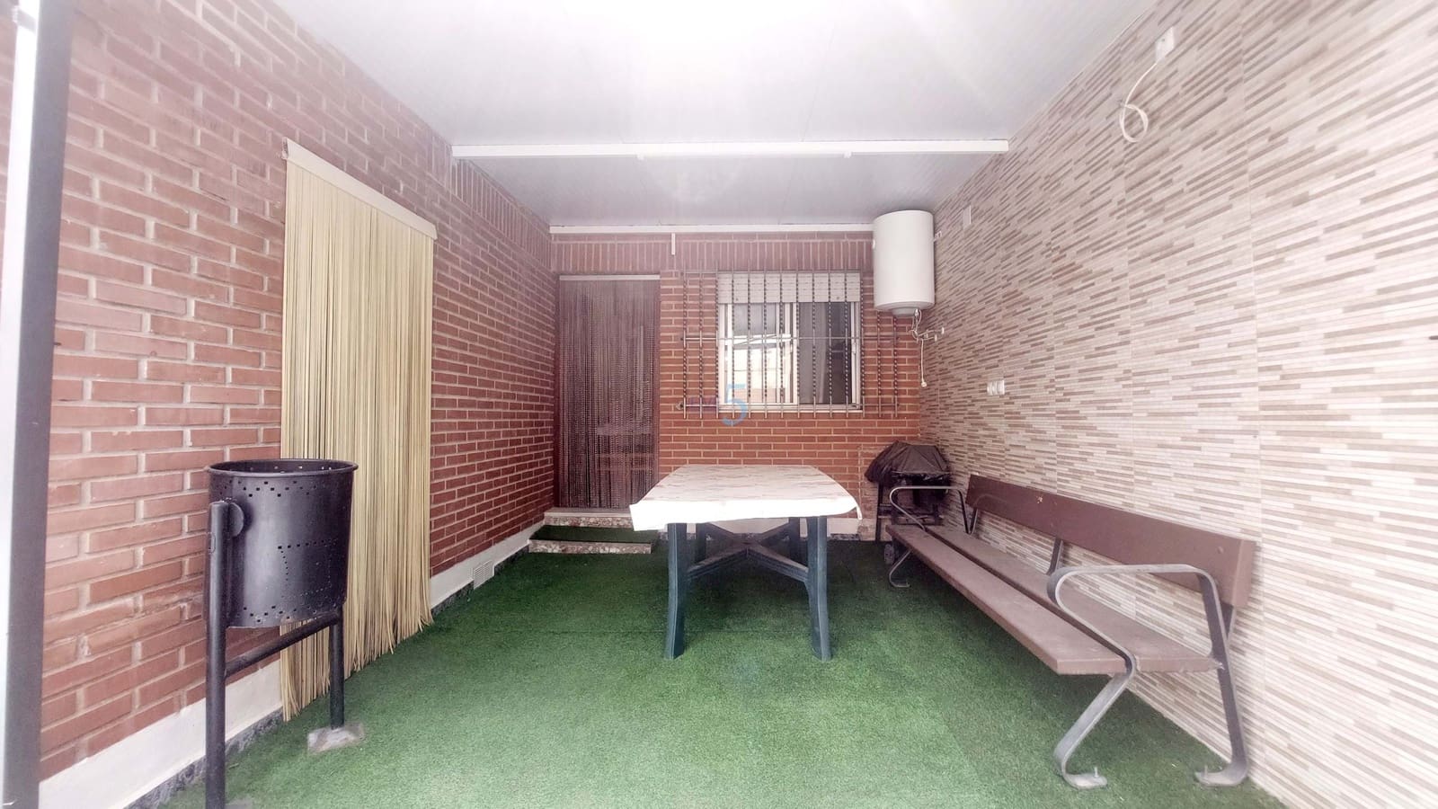 3 makuuhuone Huvila myytävänä paikassa Lo Pagan mukana 
autotalli - 235 000 € (Ref: 9101681)