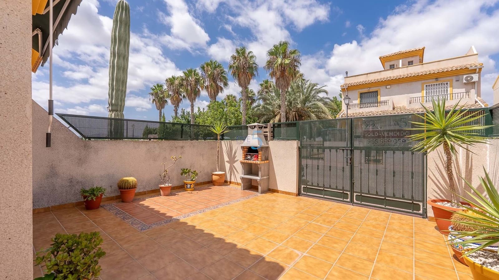 3 soverom Hus til salgs i Daya Nueva med svømmebasseng - € 170 000 (Ref: 9108341)