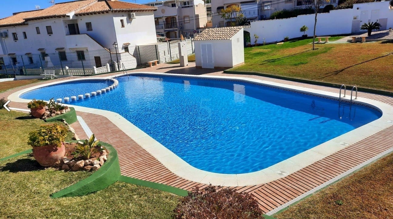 2 makuuhuone Bungalow myytävänä paikassa Los Balcones mukana uima-altaan - 124 900 € (Ref: 9109915)