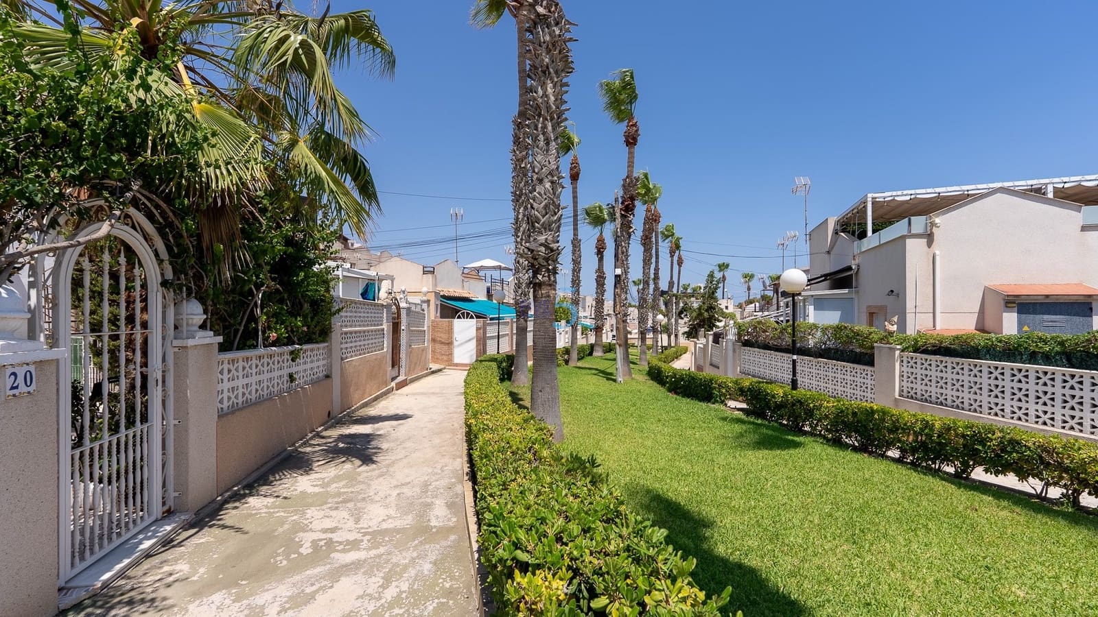 2 makuuhuone Bungalow myytävänä paikassa Los Balcones mukana uima-altaan - 124 900 € (Ref: 9109915)