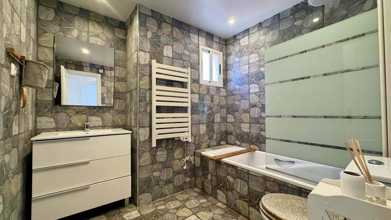 4 bedroom Apartment for sale in Villamartin with pool - € 189,995 (Ref: 9115210)