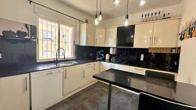 4 makuuhuone Huoneisto myytävänä paikassa Villamartin, Orihuela mukana uima-altaan - 189 995 € (Ref: 9115210)