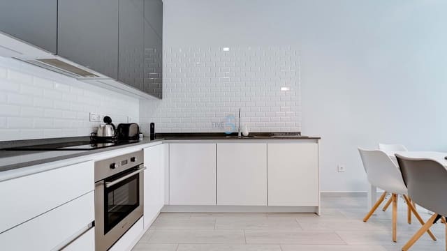 Apartamento de 3 habitaciones en Villamartin, Orihuela en venta con piscina garaje - 289.000 € (Ref: 9116539)