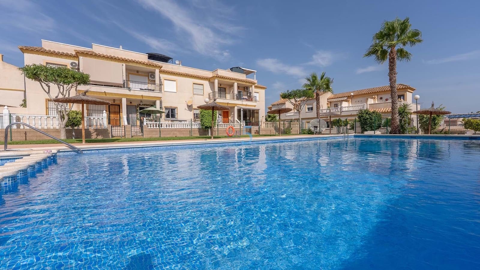 3 quarto Moradia para venda em Villamartin com piscina garagem - 239 000 € (Ref: 9127449)