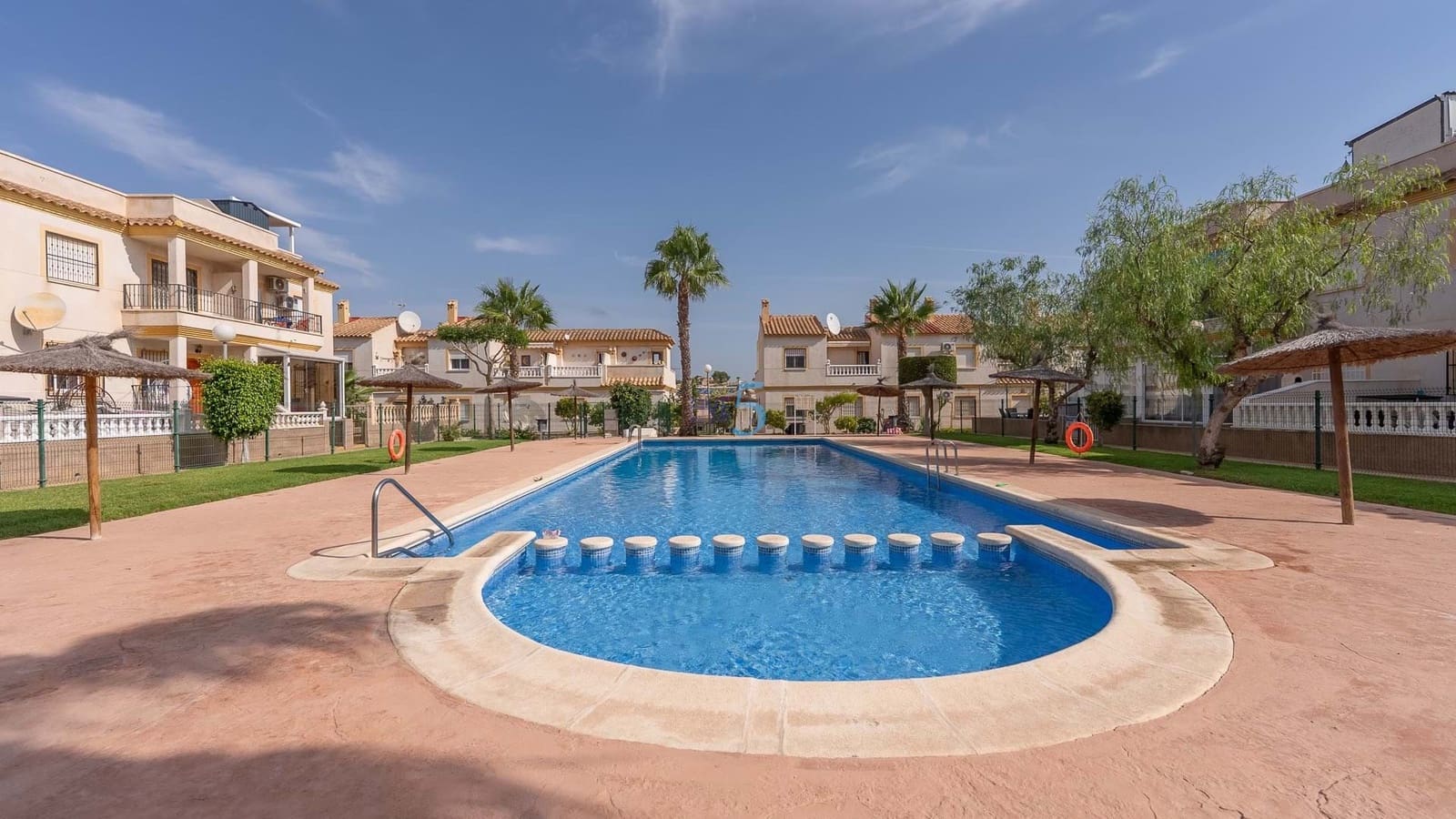 3 quarto Moradia para venda em Villamartin com piscina garagem - 239 000 € (Ref: 9127449)