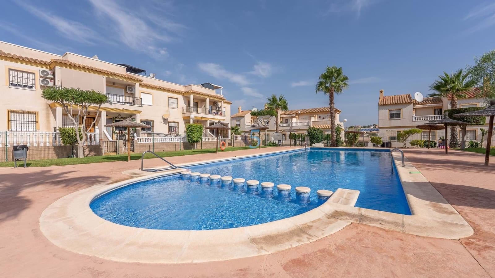 3 quarto Moradia para venda em Villamartin com piscina garagem - 239 000 € (Ref: 9127449)