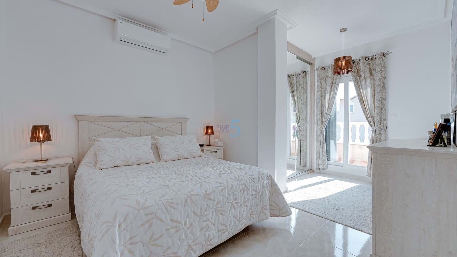 3 quarto Moradia para venda em Villamartin com piscina garagem - 239 000 € (Ref: 9127449)