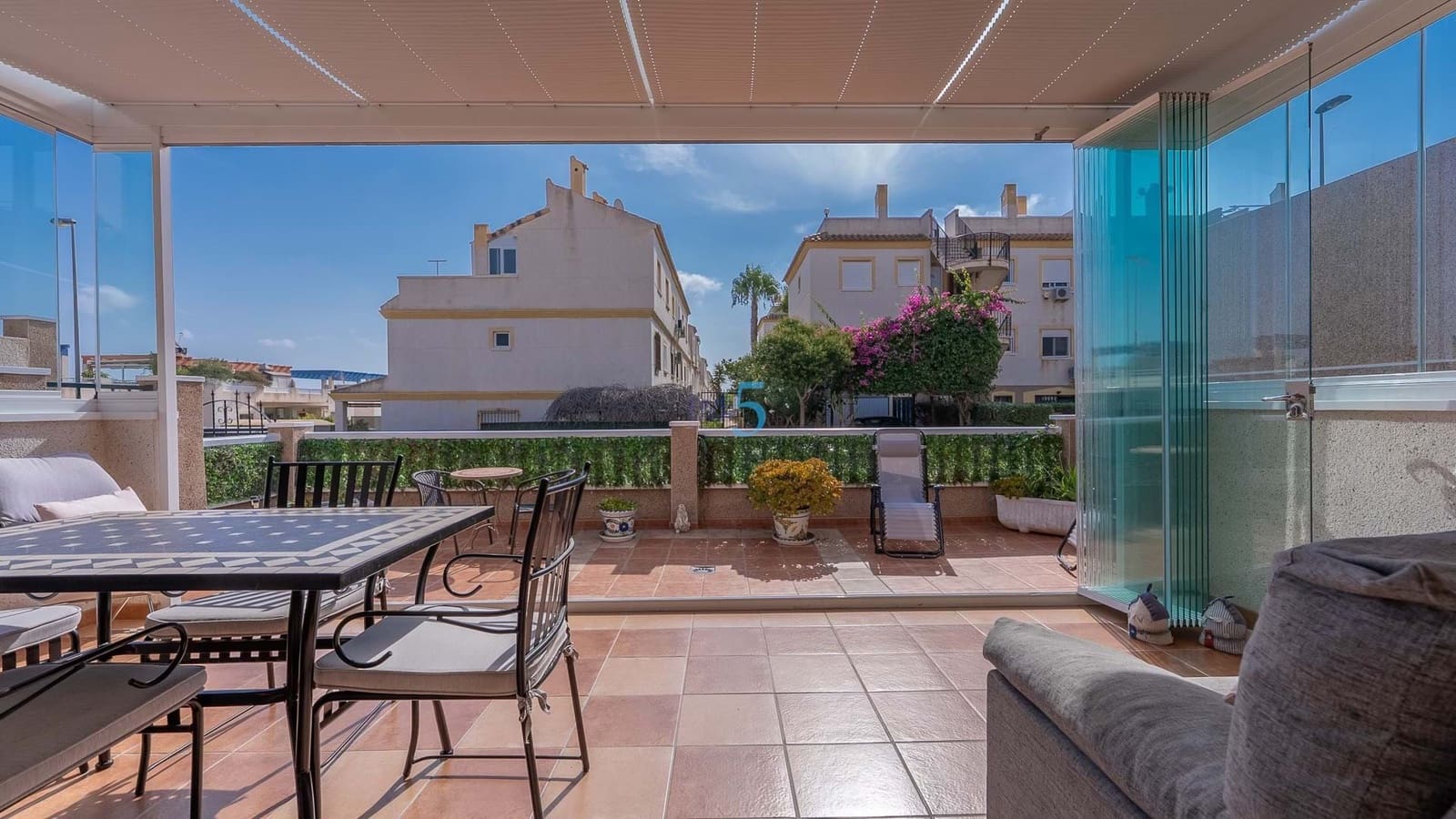 3 quarto Moradia para venda em Villamartin com piscina garagem - 239 000 € (Ref: 9127449)