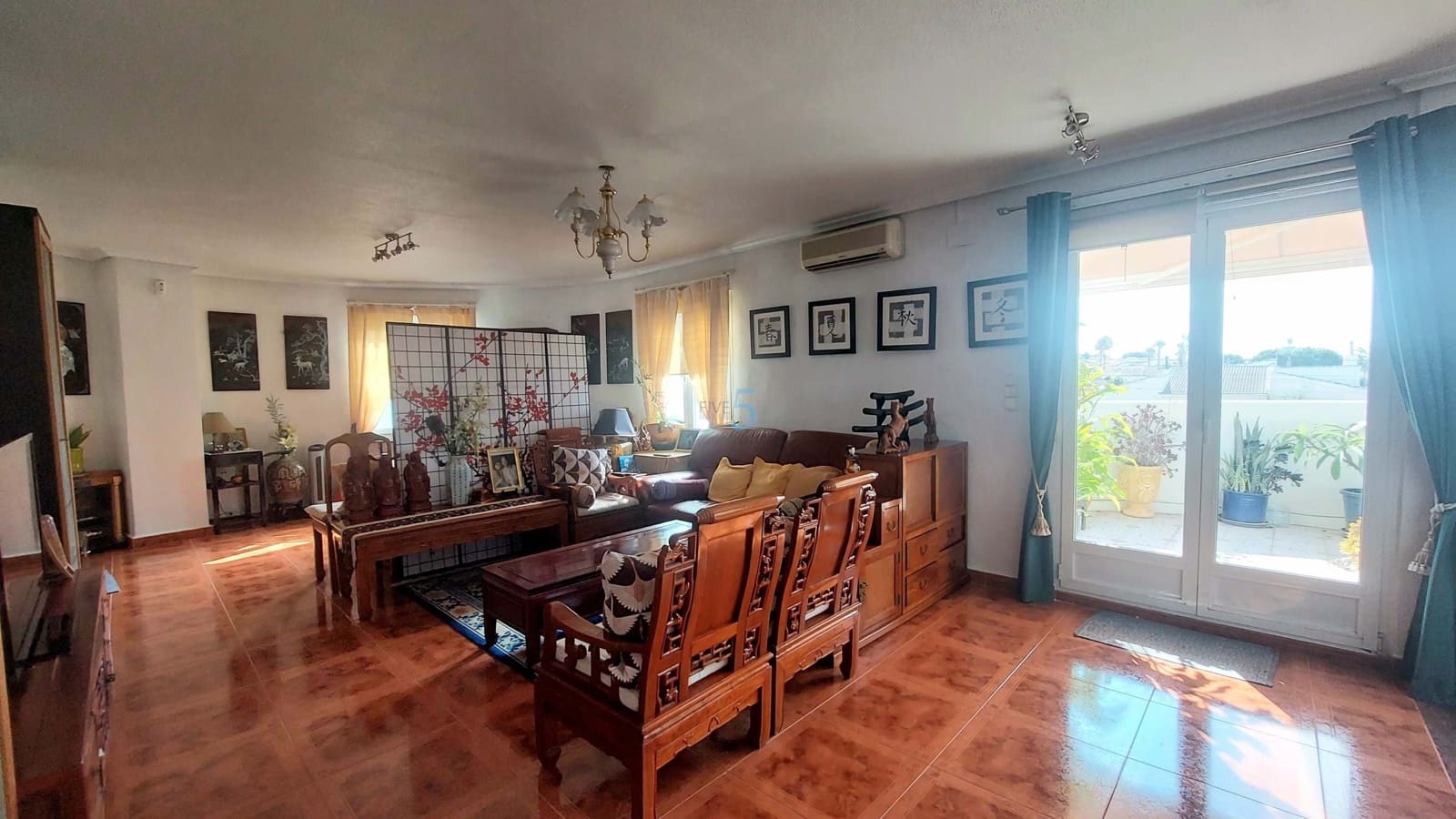 Chalet de 4 habitaciones en Torrevieja en venta con piscina garaje - 525.000 € (Ref: 9128909)