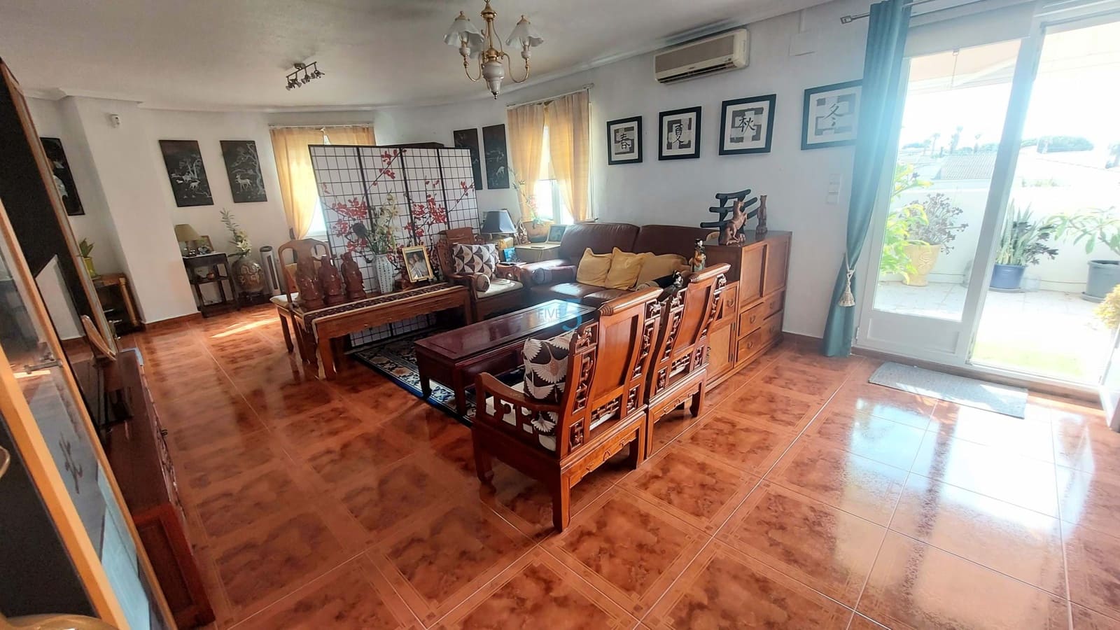 Chalet de 4 habitaciones en Torrevieja en venta con piscina garaje - 525.000 € (Ref: 9128909)