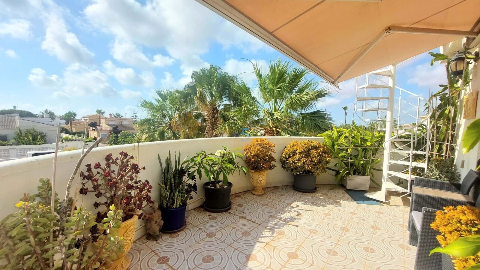 Chalet de 4 habitaciones en Torrevieja en venta con piscina garaje - 525.000 € (Ref: 9128909)