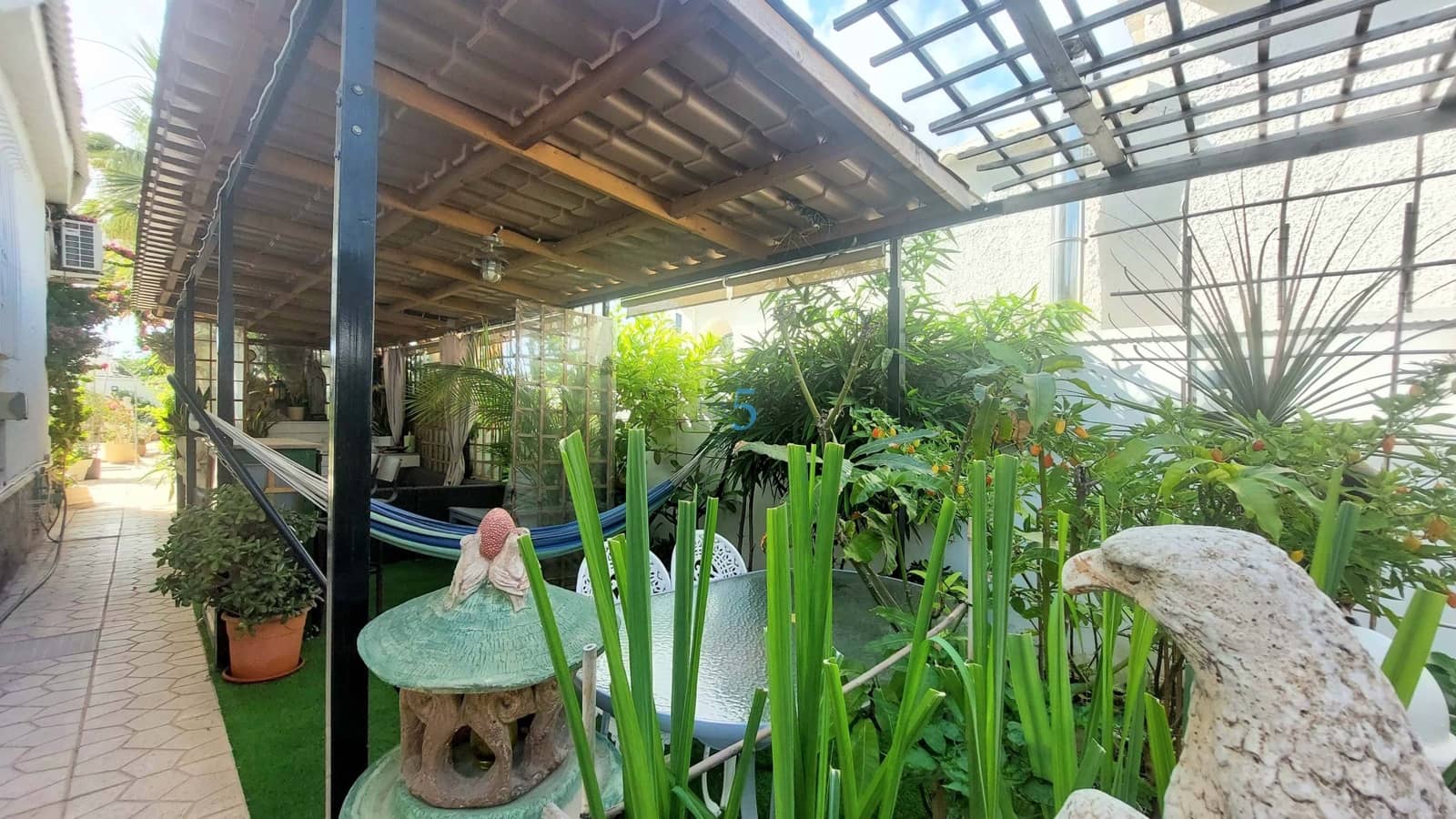 Chalet de 4 habitaciones en Torrevieja en venta con piscina garaje - 525.000 € (Ref: 9128909)